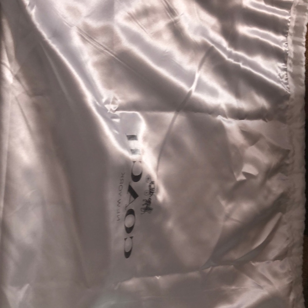 Classic Coach Bag - Picture 2 of 3